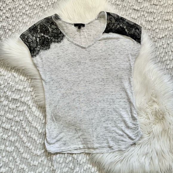 (❤️3/$30) Casual light grey top with lace shoulders - Picture 1 of 1